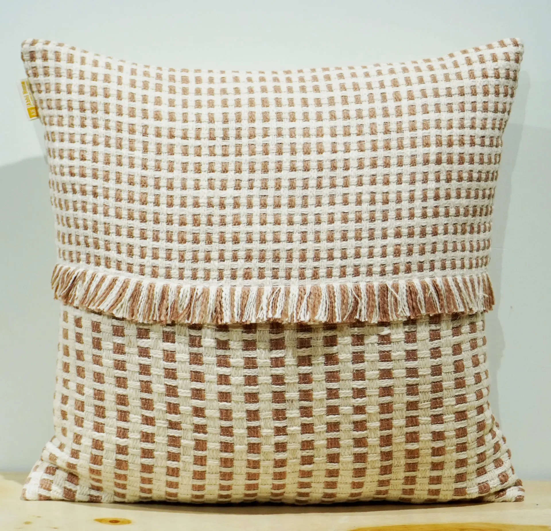 WOVEN CUSHION