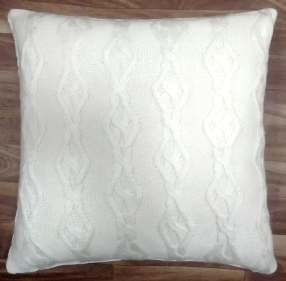 KNITTED CUSHION