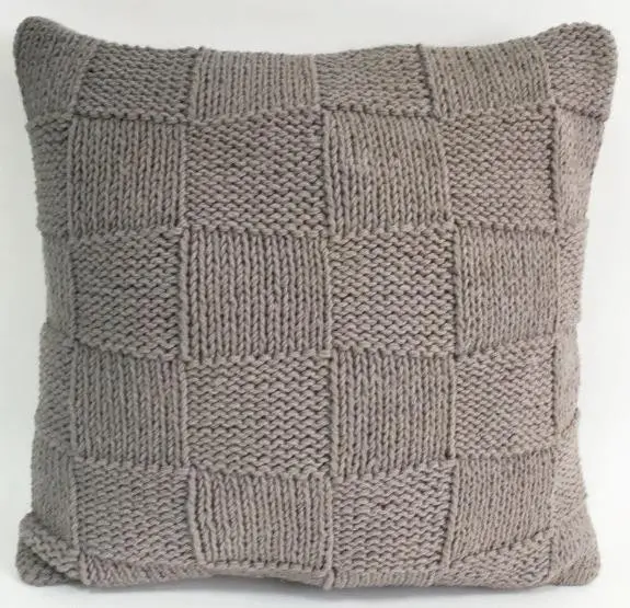 KNITTED CUSHION